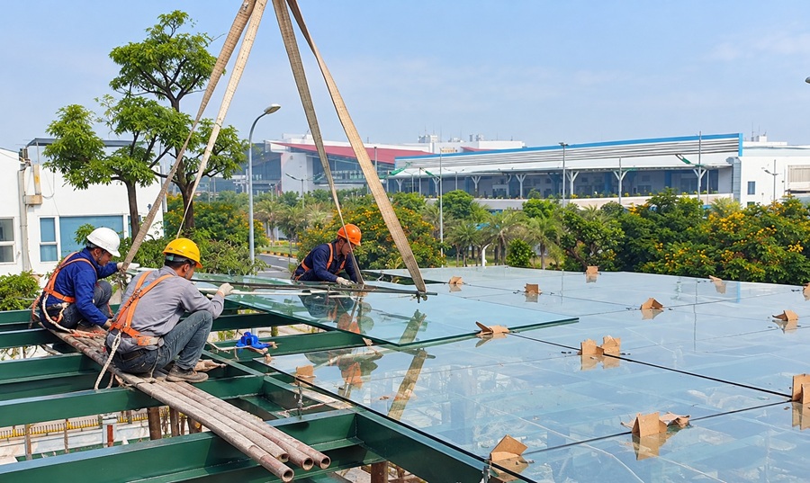 Lắp đặt kính và phụ kiện đúng kỹ thuật